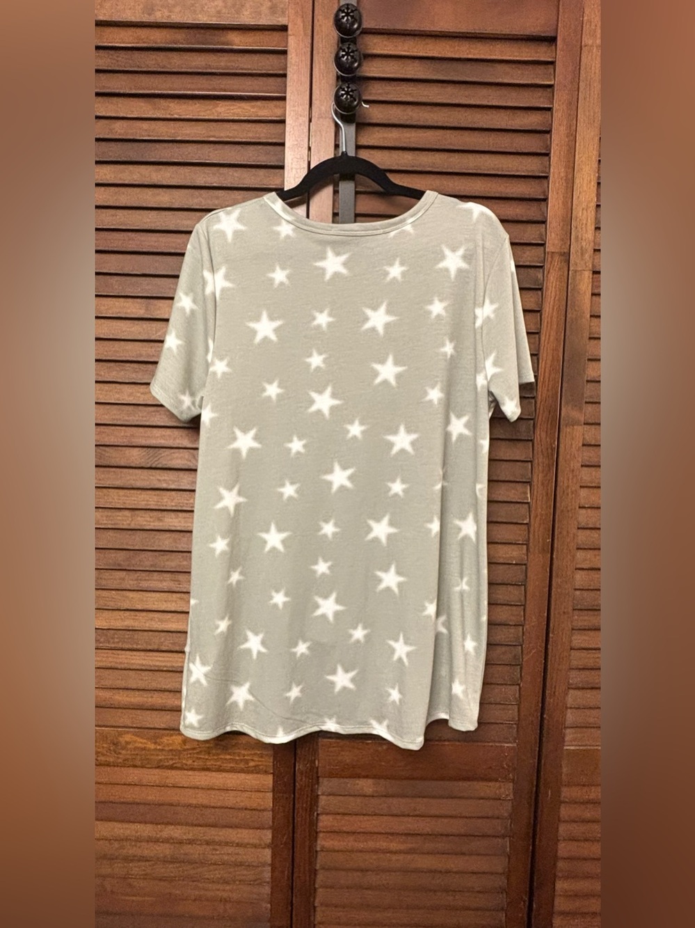 NWT Star-Print Short Sleeve Top with Front Side Twist Knot Hem - Picture 2 of 9